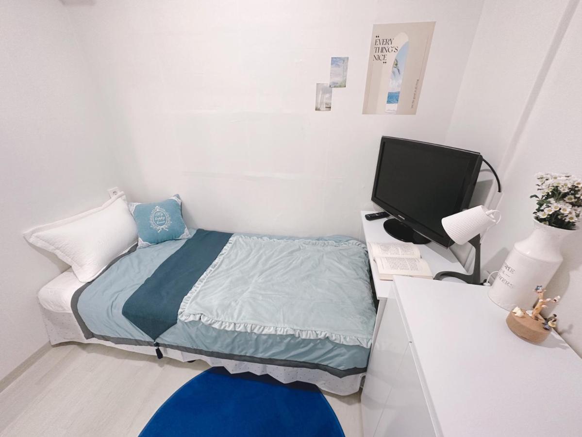 The Bay Cube House Female Only Hotel Guri Bagian luar foto
