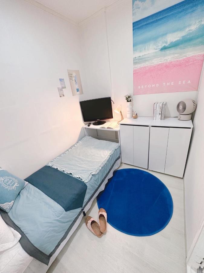 The Bay Cube House Female Only Hotel Guri Bagian luar foto