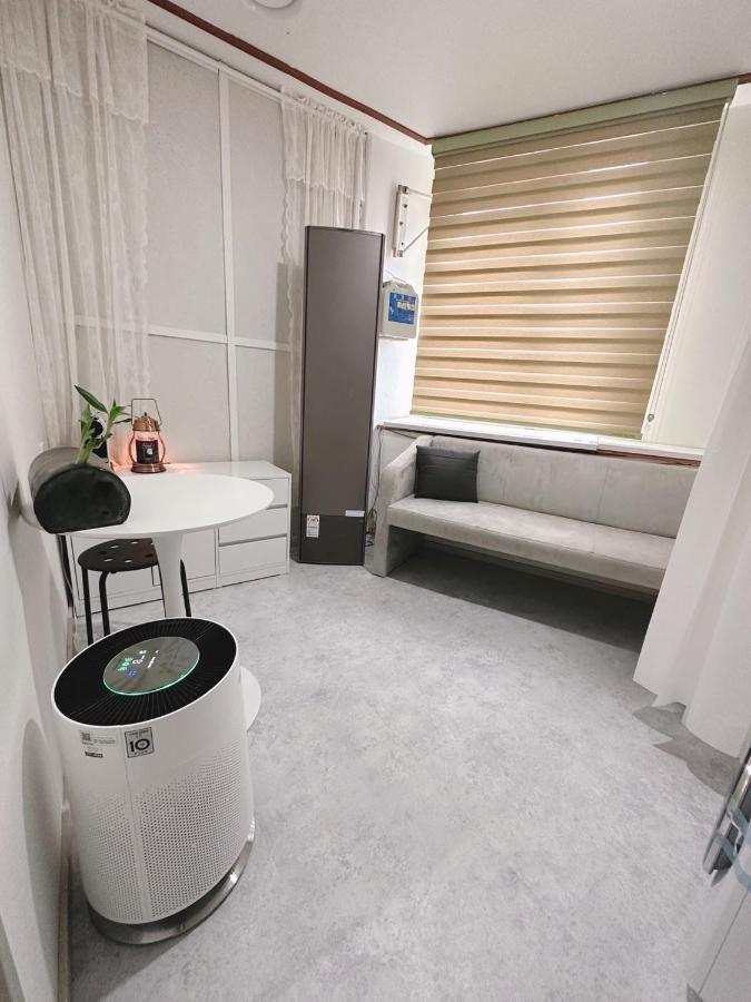 The Bay Cube House Female Only Hotel Guri Bagian luar foto