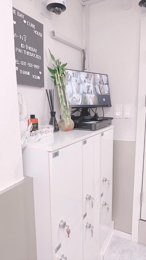 The Bay Cube House Female Only Hotel Guri Bagian luar foto
